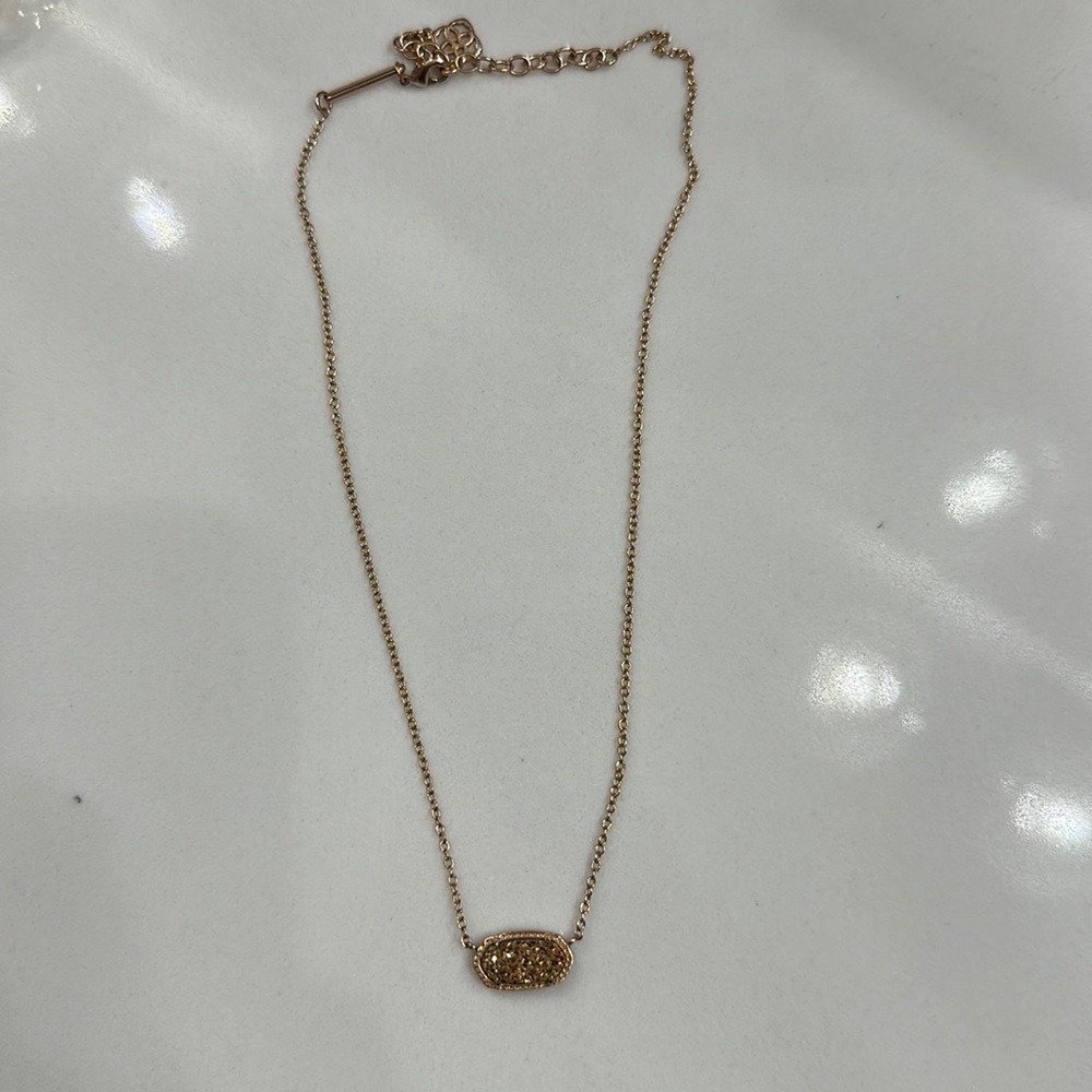 Kendra Scott necklace